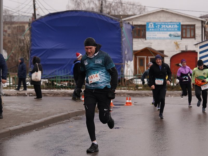 1200 бегунов приняли участие в полумарафоне в Вологде